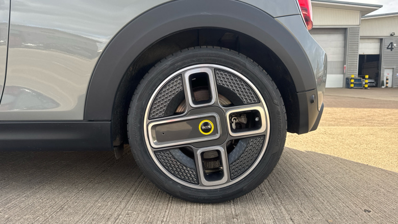 MINI Hatchback 135kW Cooper S Level 2 33kWh 3dr Auto Electric Hatchback